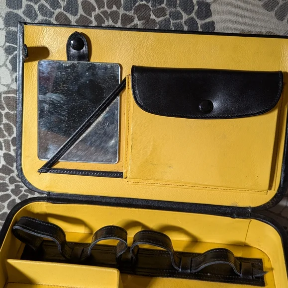 Vintage Greta Italian leather train case/cosmetic bag - Picture 9 of 15